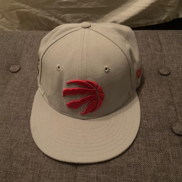 Men TORONTO RAPTORS 2019 NBA CHAMPIONS 59FIFTY HAT x NEW ERA  Grey And Red 7 3/8 - Picture 1 of 5